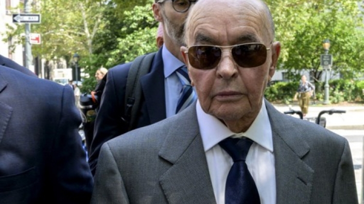 Le milliardaire britannique Joe Lewis veut être placé sous surveillance électronique