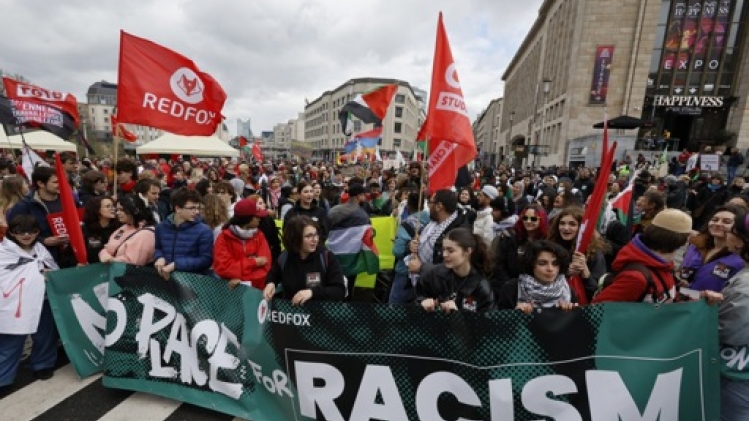 Des centaines de personnes se mobilisent à Bruxelles contre le racisme