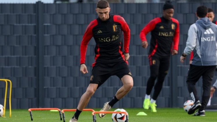 Domenico Tedesco procède à 7 changements, Zeno Debast titularisé en défense centrale