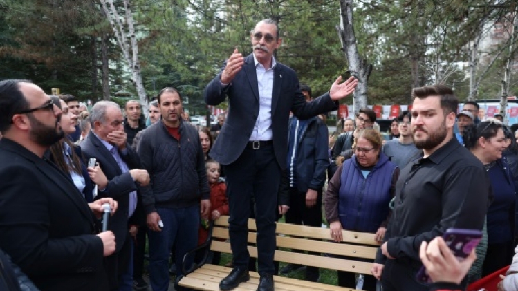 Turquie: commissaire populaire à l'écran, un acteur en campagne à Ankara