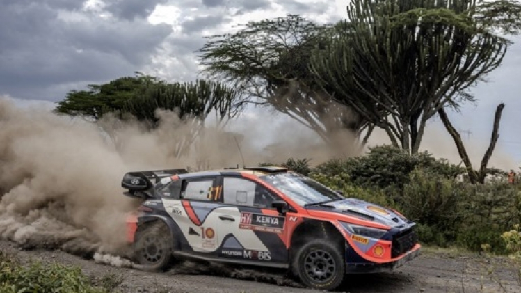 Thierry Neuville, victime d'un problème moteur, dégringole à la 5e place