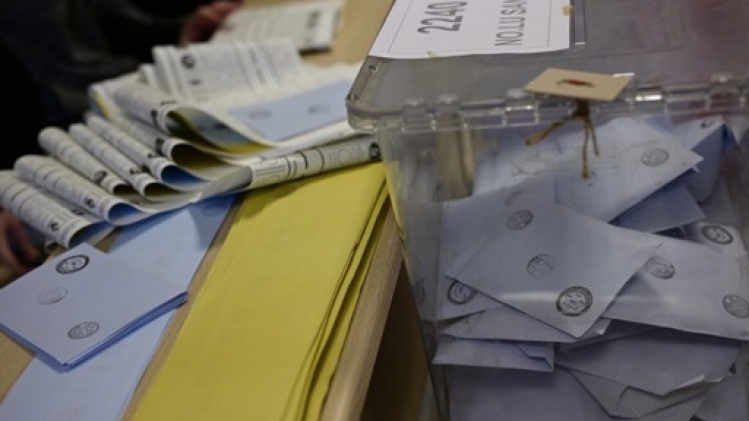 Un mort et douze blessés en marge des municipales en Turquie