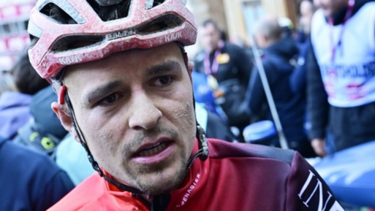 Tom Pidcock touché à la hanche après une chute en reconnaissance avant même le départ