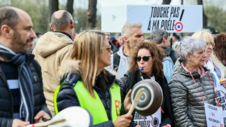 Touche pas à ma poêle: les salariés de Seb mobilisés contre la loi sur les PFAS