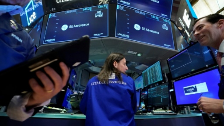 Wall Street en ordre dispersé, rassuré sur l'inflation mais sans entrain