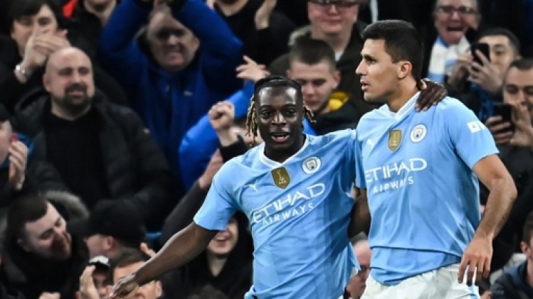 Manchester City, avec Doku mais sans De Bruyne, s'impose face à Aston Villa et Tielemans
