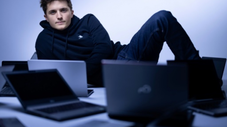 Sur YouTube, Micode décode le net et se joue des cybercriminels