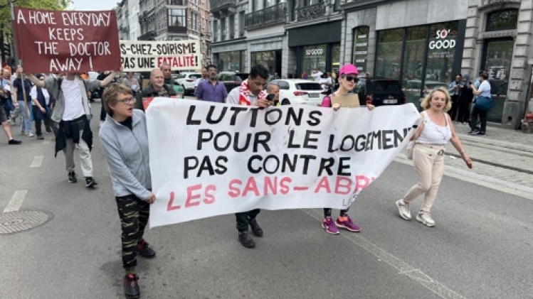 Des dizaines de manifestants rassemblés à Liège pour dénoncer le mal-logement