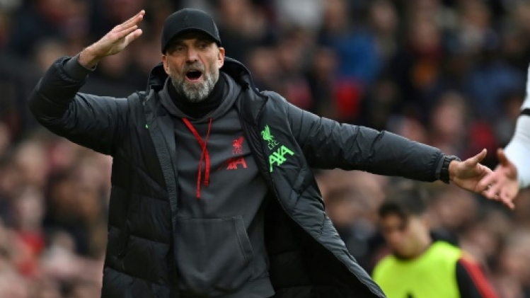 Angleterre: Liverpool glisse à Old Trafford, Arsenal en tête