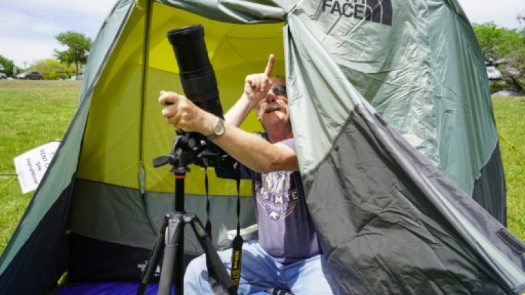 Et toi, pourquoi vas-tu regarder l'éclipse ?