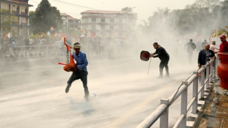 Népal: manifestation pour la restauration de la monarchie, la police tire des gaz lacrymogènes