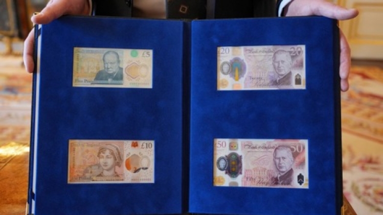 Charles III a reçu les premiers billets de banque à son effigie