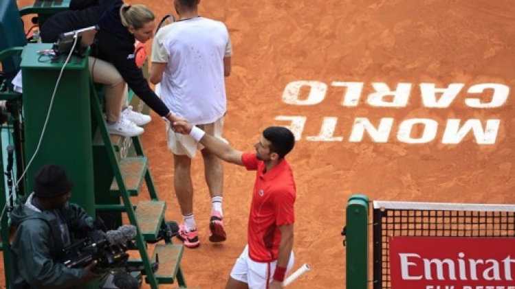 Novak Djokovic expéditif pour son premier match de la saison sur terre battue