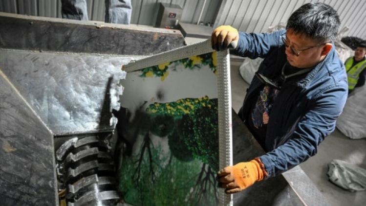 Divorcé? Une usine chinoise broie vos photos de mariage