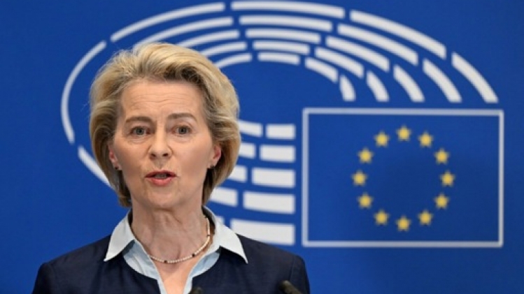 Ursula Von der Leyen condamne l'attaque iranienne et appelle à la retenue