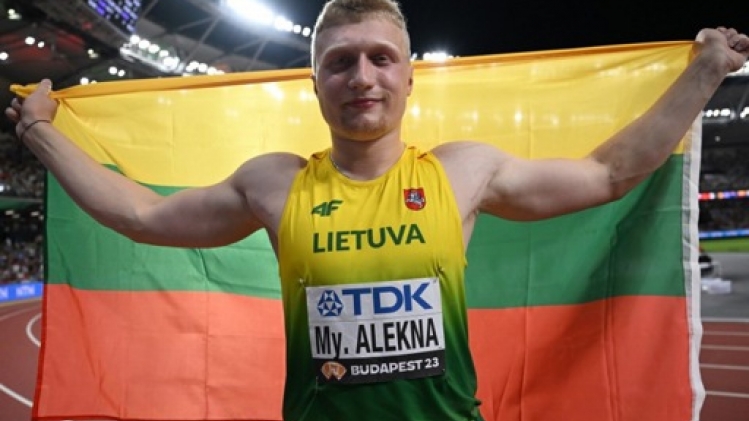 Mykolas Alekna bat le record du monde du disque, le plus ancien record masculin