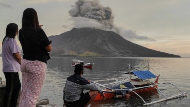 Indonésie: nouvelle éruption du volcan Ruang