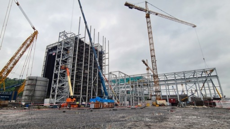 La turbine à gaz prête à être installée à la future centrale des Awirs à Flémalle