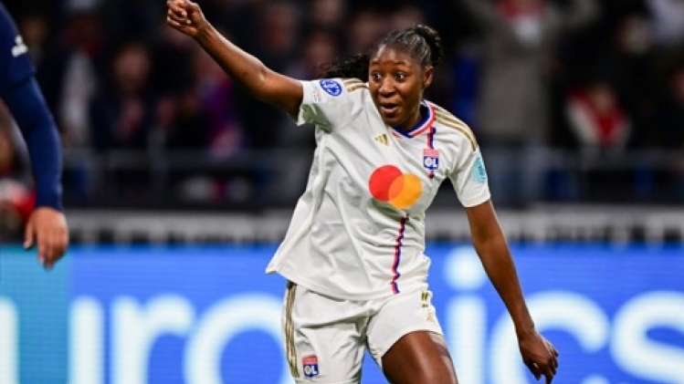 Lyon renverse le Paris Saint-Germain en six minutes en demi-finale aller