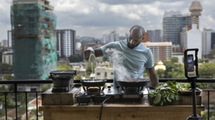Sport, cuisine et dépression: Dennis Ombachi, le rugbyman kényan devenu influenceur culinaire