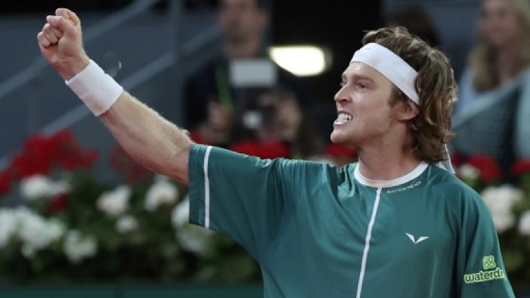 Rublev bat Auger-Aliassime et s'offre son second titre en Masters 1000