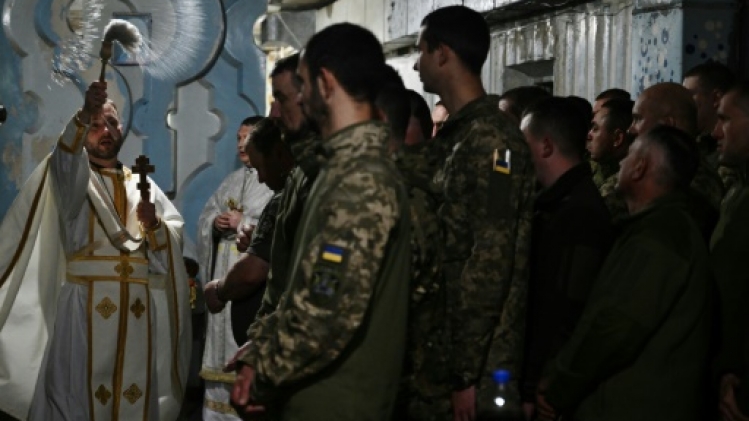 Pâques au front pour des soldats ukrainiens: Ici la mort est plus présente que Dieu