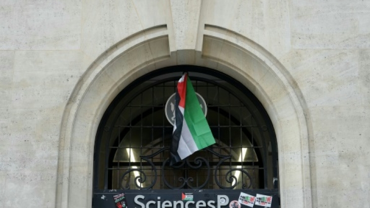 Universités: Mélenchon appelle à mettre des drapeaux palestiniens partout à partir de mardi