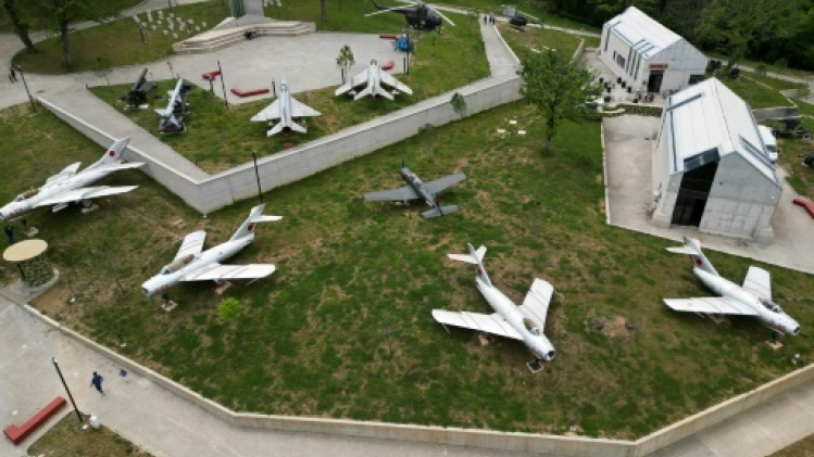 De l'URSS à l'OTAN: l'Albanie met en valeur son passé militaire