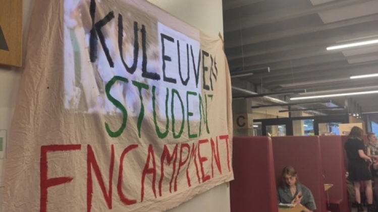 Plusieurs dizaines d'étudiants occupent toujours le collège De Valk à la KU Leuven