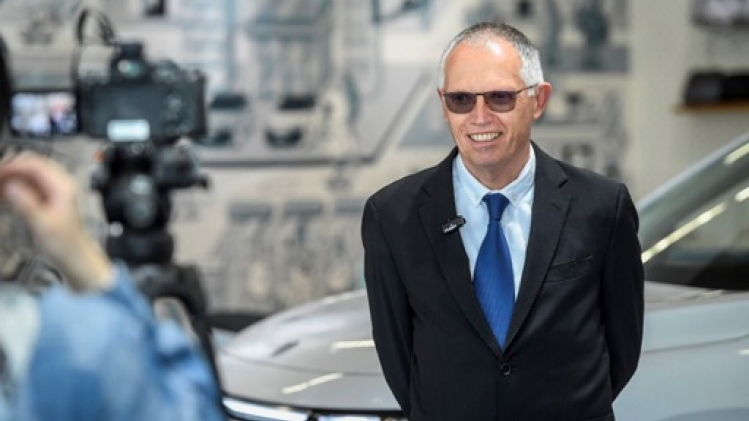 Barrières douanières aux voitures chinoises: un gros piège pour le patron de Stellantis