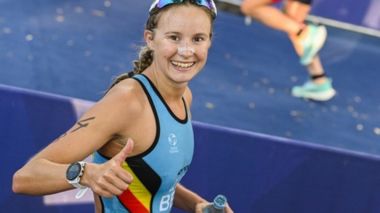 Hanne De Vet sur la deuxième marche du podium à Aix-en-Provence