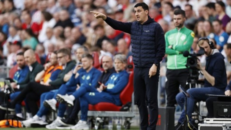 Maarten Martens poursuivra en tant qu'entraîneur de l'AZ Alkmaar la saison prochaine