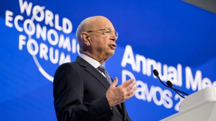 Le fondateur du Forum économique mondial Klaus Schwab quitte son poste