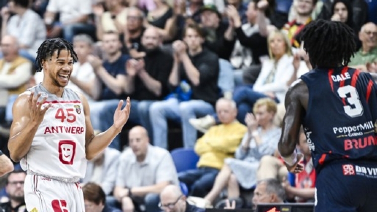 Anvers émerge de la belle et rejoint Ostende en finale