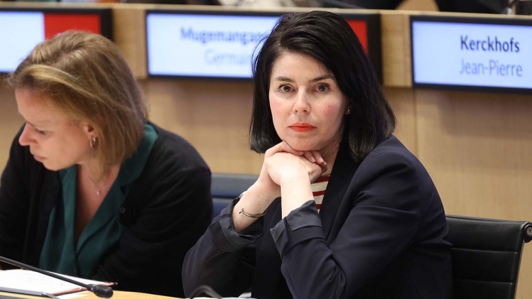 Valérie Glatigny en séance plénière