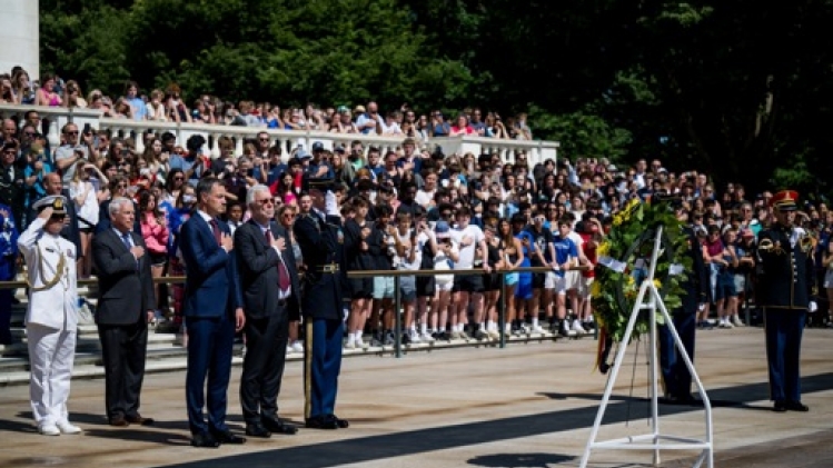 Alexander De Croo rend hommage aux victimes de la guerre au cimetière d'Arlington