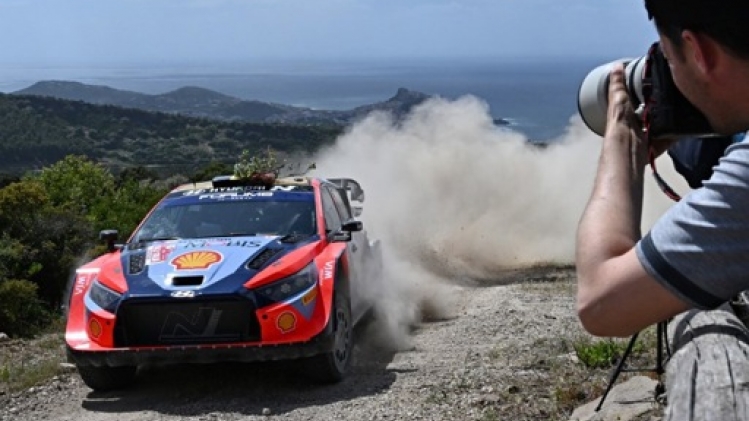 Thierry Neuville abandonne après une sortie de route dans la huitième spéciale