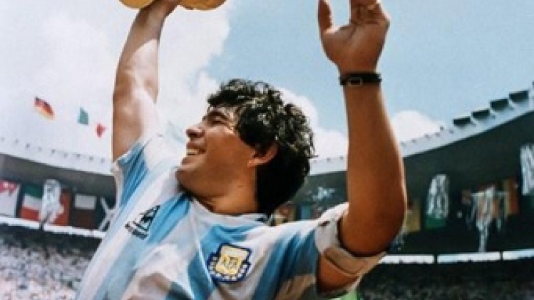 Report de la vente d'un trophée de Maradona, contestée par la famille du joueur
