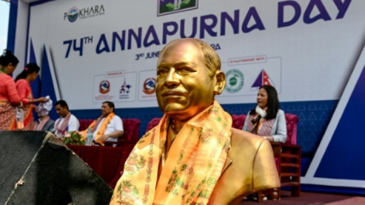 Népal: une statue célèbre l'alpiniste Maurice Herzog, pionnier de l'Annapurna