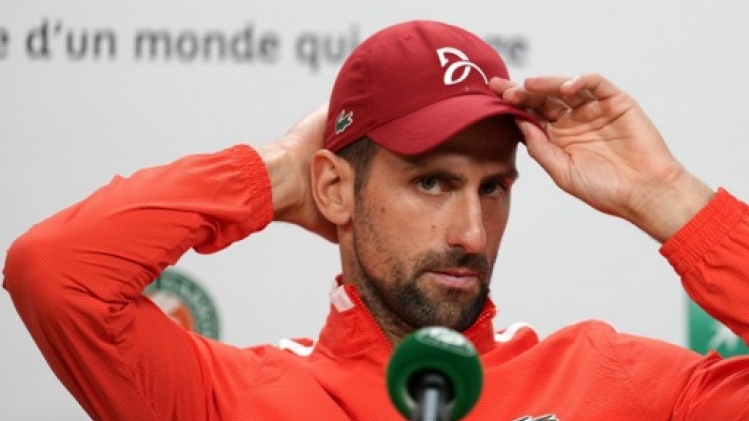 Je ne sais pas si je pourrai jouer en quarts, dit Djokovic, blessé à un genou