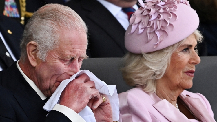 roi-charles-3-larmes