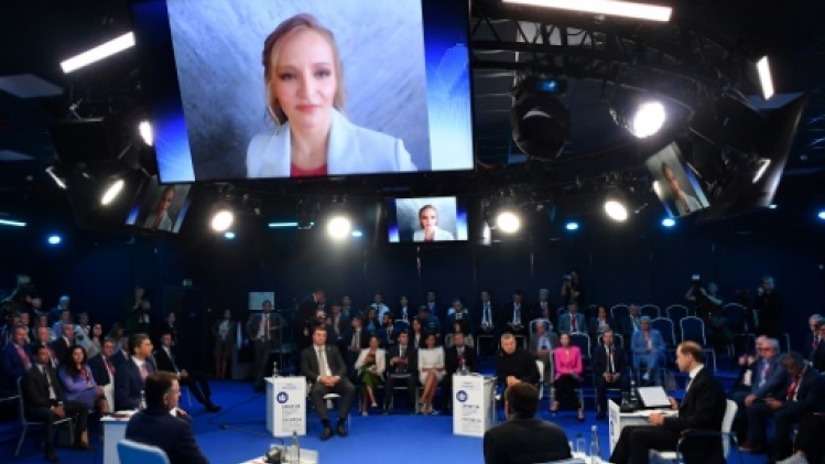 Russie: rares interventions des filles présumées de Poutine au Forum économique de Saint-Pétersbourg
