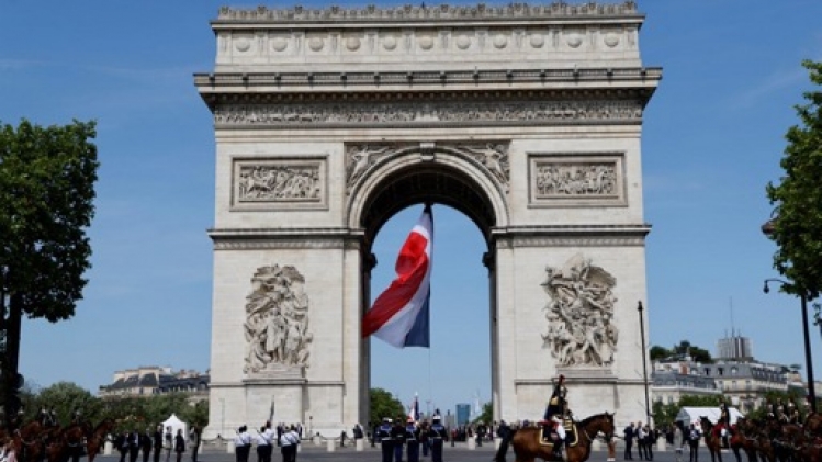 Début à l'Arc de Triomphe de la visite d'Etat de Joe Biden en France