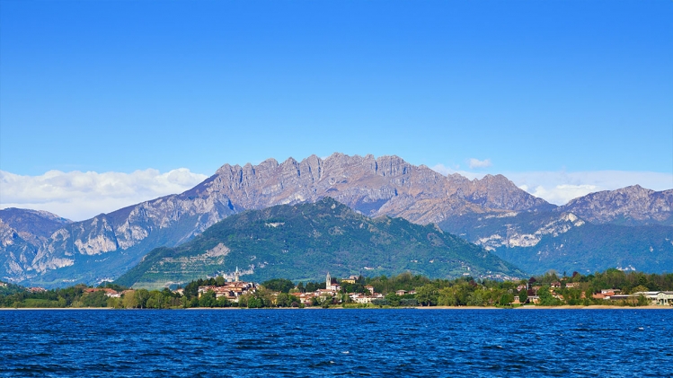 "Il semble s'être évaporé": un touriste belge de 81 ans disparaît près du Lac de Côme en Italie 