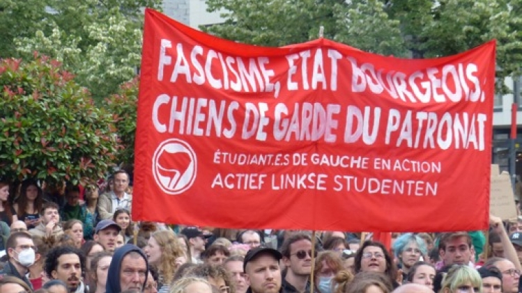 Manifestation contre la droite et l'extrême droite place de la Cathédrale à Liège