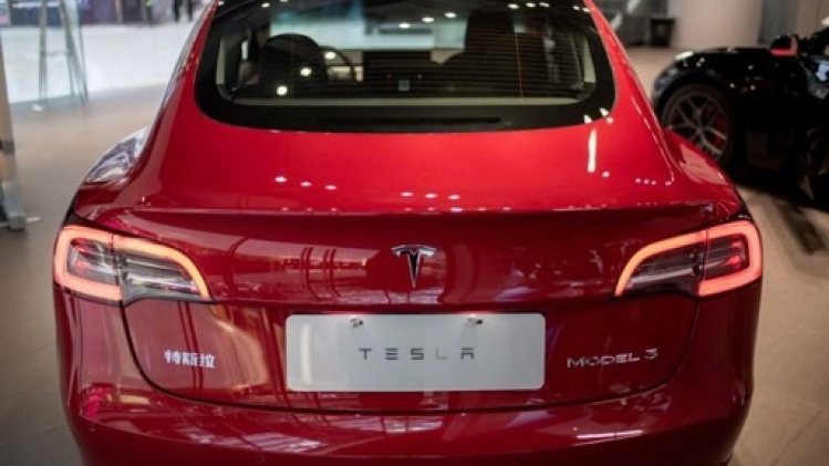 Tesla avertit que d'éventuelles surtaxes européennes feront grimper les prix du Model 3