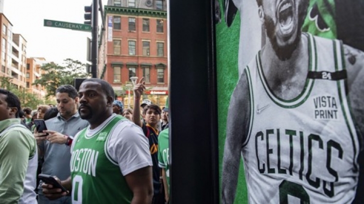 Les Boston Celtics décrochent le 18e titre de leur histoire en battant les Mavericks