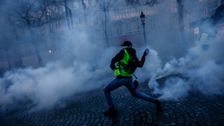 Main arrachée d'un gilet jaune en 2018: le parquet demande un non-lieu pour un major de CRS