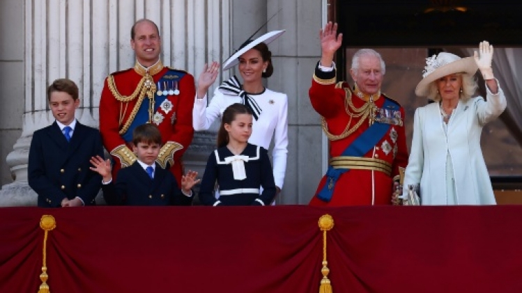 Kate, souriante, fait son retour en public à la parade d'anniversaire de Charles III