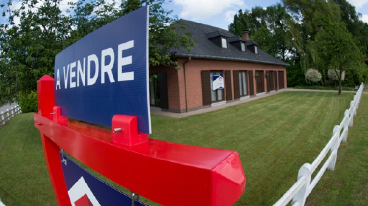 Le prix médian d'une maison quatre façades en Wallonie atteint les 300.000 euros